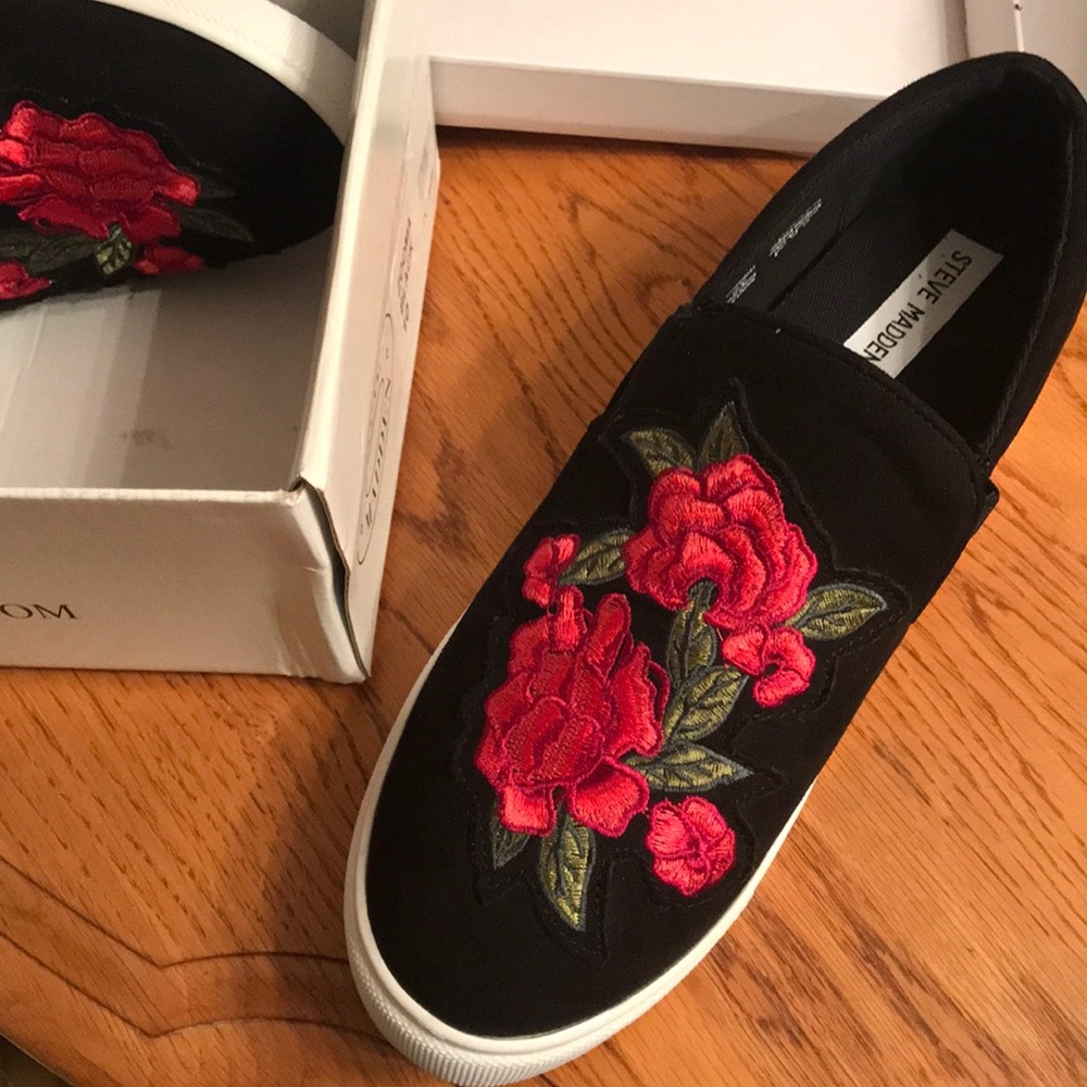 ⭐️ brand new steve madden embroidered shoes ⭐️